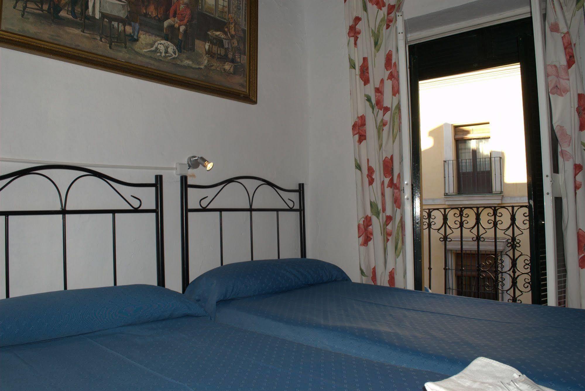 Pension Santa Maria La Blanca Севиля Екстериор снимка