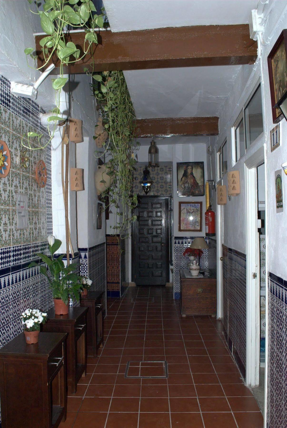 Pension Santa Maria La Blanca Севиля Екстериор снимка