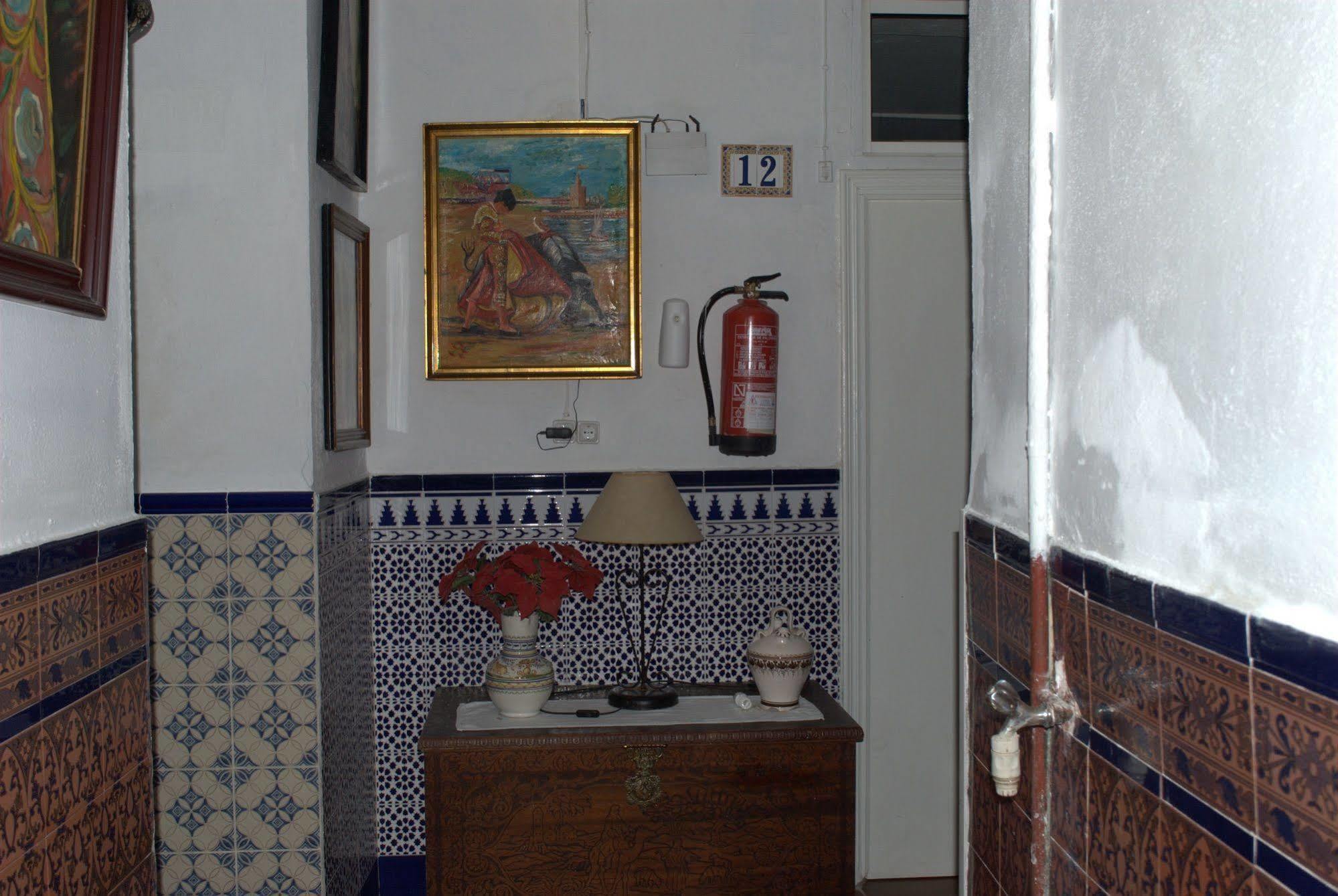 Pension Santa Maria La Blanca Севиля Екстериор снимка